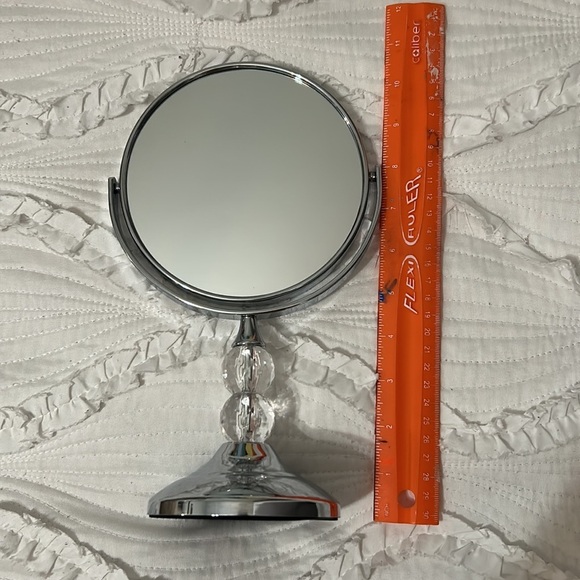 (NWT) Round standing vanity mirror, two sides, with round crystal stand - Picture 4 of 4
